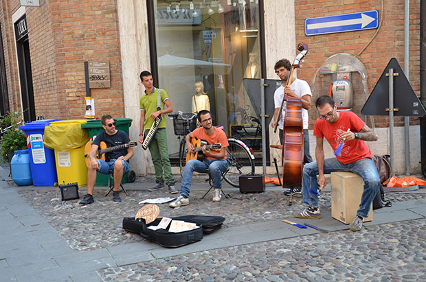 O grupo "Woody Gipsy" no Ferrara Buskers Festival