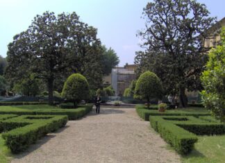 O jardim do Palazzo Capponi em maio de 2007