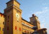 Rua do centro histórico de Ferrara, na Itália, cidade que recebe o Ferrara Buskers Festival