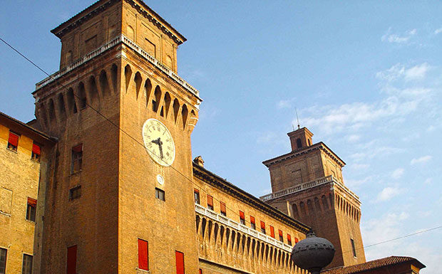Ferrara Buskers Festival 2026: programação, horários e ingressos Rua do centro histórico de Ferrara, na Itália, cidade que recebe o Ferrara Buskers Festival