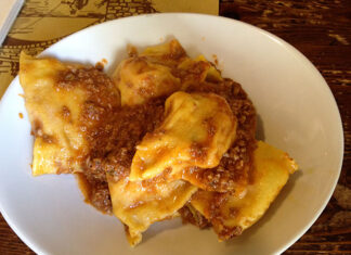 tortelli di patate al ragù, uma receita típica da Toscana