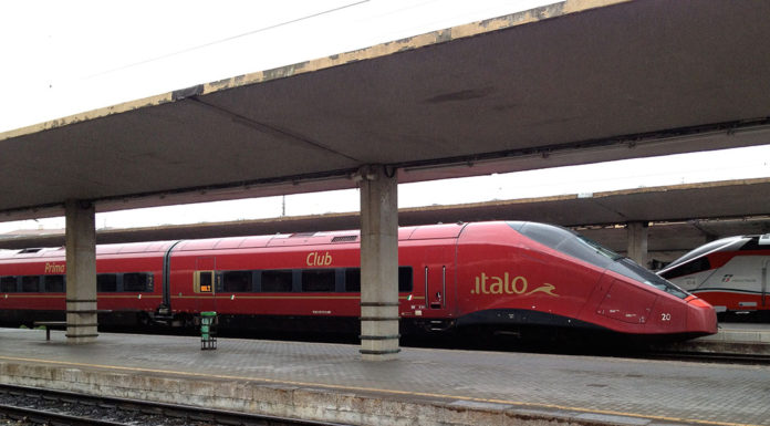 Trem de alta velocidade da companhia Italo Treno, a empresa agora oferece 70% de desconto nas passagens de trem, mas só para jovens viajantes!