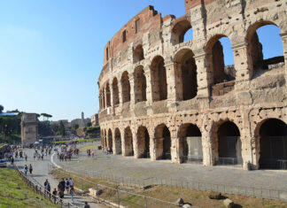 Escala em Roma Fiumicino: na foto uma imagem do Coliseu, uma das atrações mais visitadas durante uma parada longa na cidade