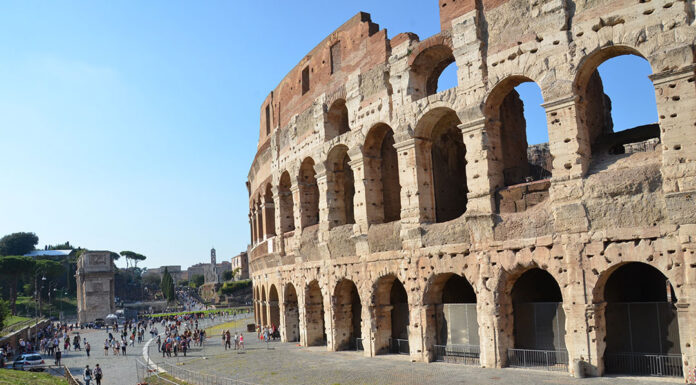 Escala em Roma Fiumicino: dá tempo de visitar o centro histórico? Escala em Roma Fiumicino: na foto uma imagem do Coliseu, uma das atrações mais visitadas durante uma parada longa na cidade