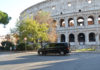 motorista particular em Roma com van em frente ao Coliseu
