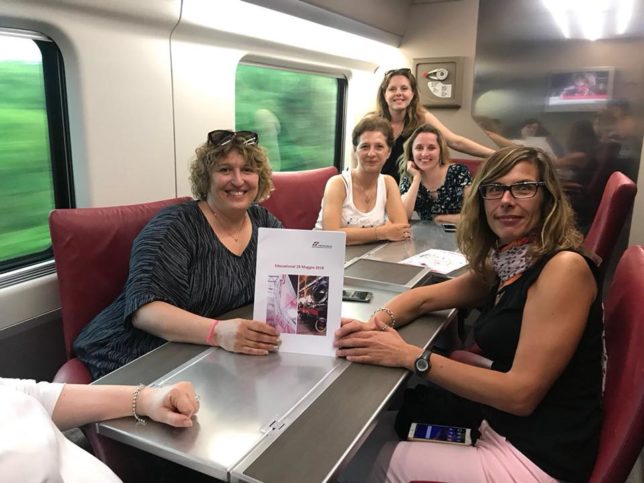 Sala de reuniões de trem de alta velocidade Trenitalia no trecho Florença - Nápoles