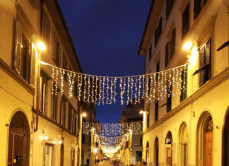 Via Gioberti com as luzes de natal