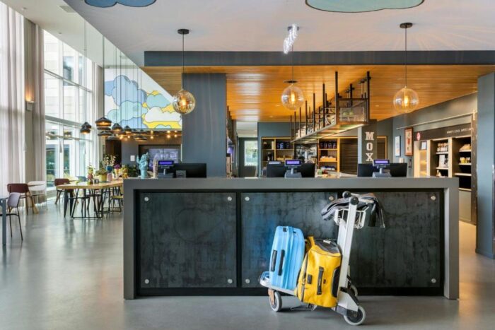 Hotel dentro do Aeroporto de Milão Malpensa 9 Hotel Aeroporto Malpensa: o Moxy Malpensa Airport fica dentro do Terminal 2 do Aeroporto de Milão MXP - na foto imagem da sala restaurante