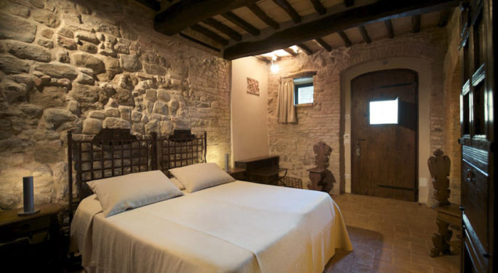 detalhe do quarto do castelo na Italia chamado Castello di Monterone próximo a Perugia