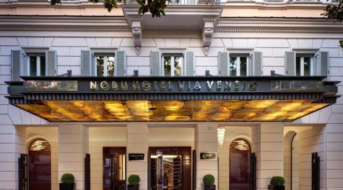 Nobu Hotel Roma abre as portas em novembro de 2025 A entrada do novo Nobu Hotel em Roma na Via Veneto