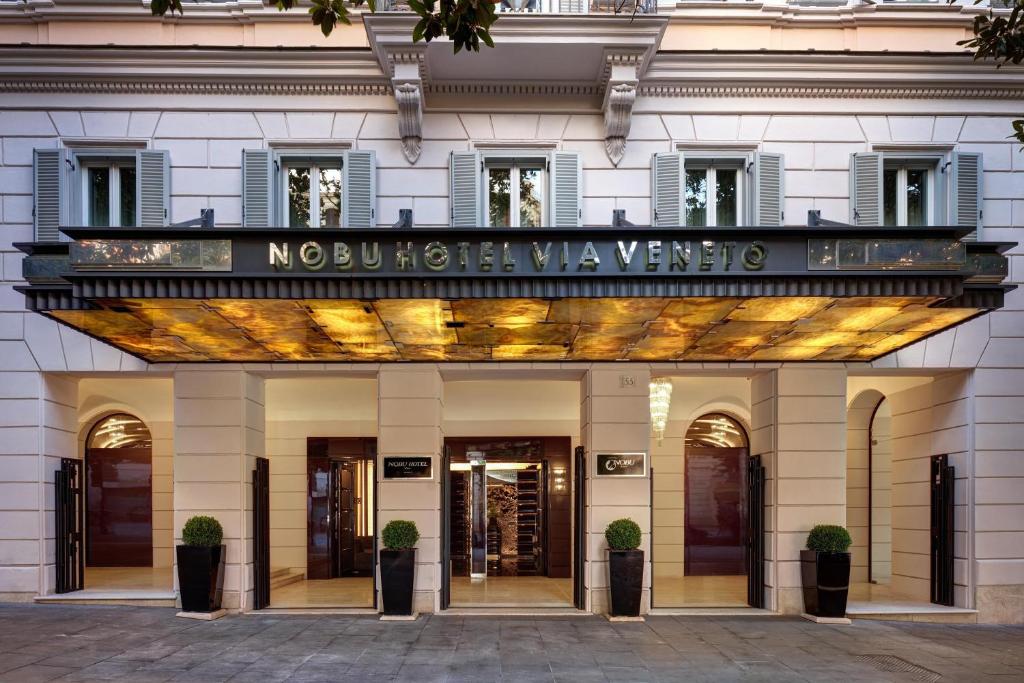 Nobu Hotel Roma abre as portas em novembro de 2025 4 A entrada do Nobu Hotel Roma na Via Veneto: um dos endereços mais glamurosos da capital italiana