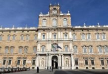 fachada do Palazzo Ducale em Modena Italia