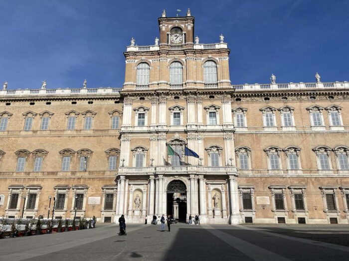fachada do Palazzo Ducale em Modena Italia
