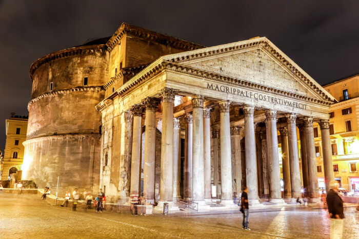 Roma Pantheon noite