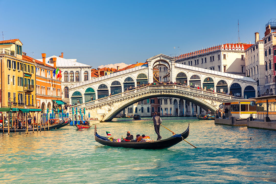 Tour Veneza saindo de Roma - na foto O Canal Grande de Veneza com a Ponte de Rialto ao fundo