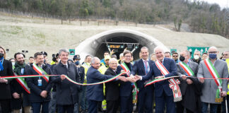 inauguração do túnel mais comprido da Europa com 3 pistas