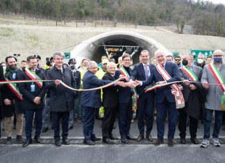 inauguração do túnel mais comprido da Europa com 3 pistas