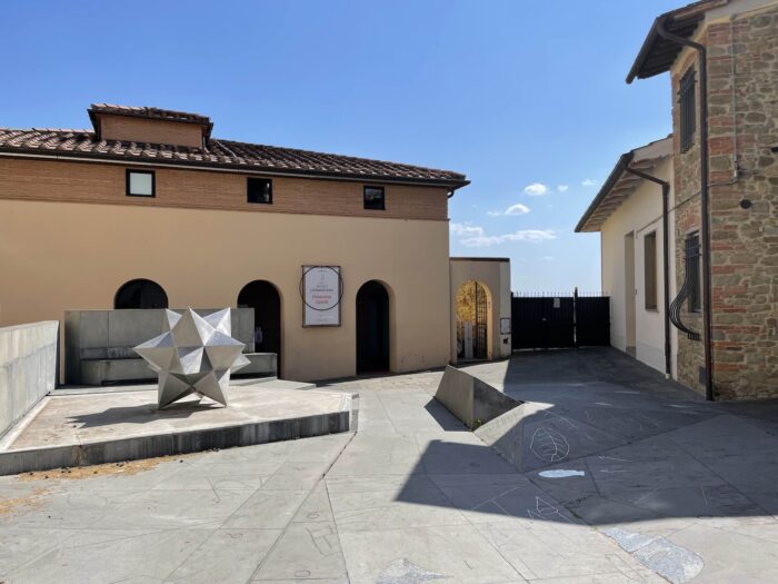 Praça da cidade de Vinci, na Toscana