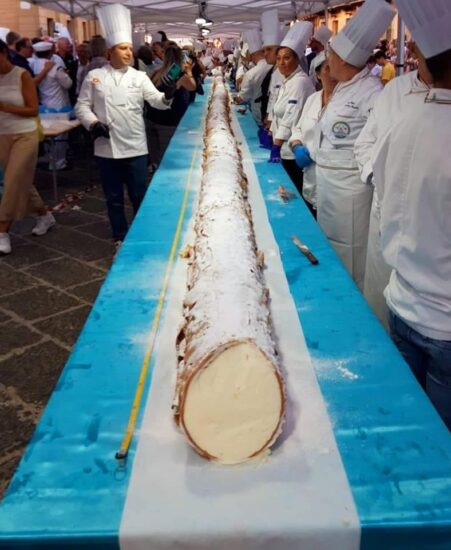 O cannolo mais comprido do mundo tem 21,43 metros (foto: Francesco Melfa)