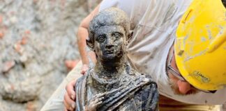 estátuas de bronze antigas encontradas na Toscana