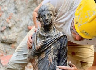 estátuas de bronze antigas encontradas na Toscana