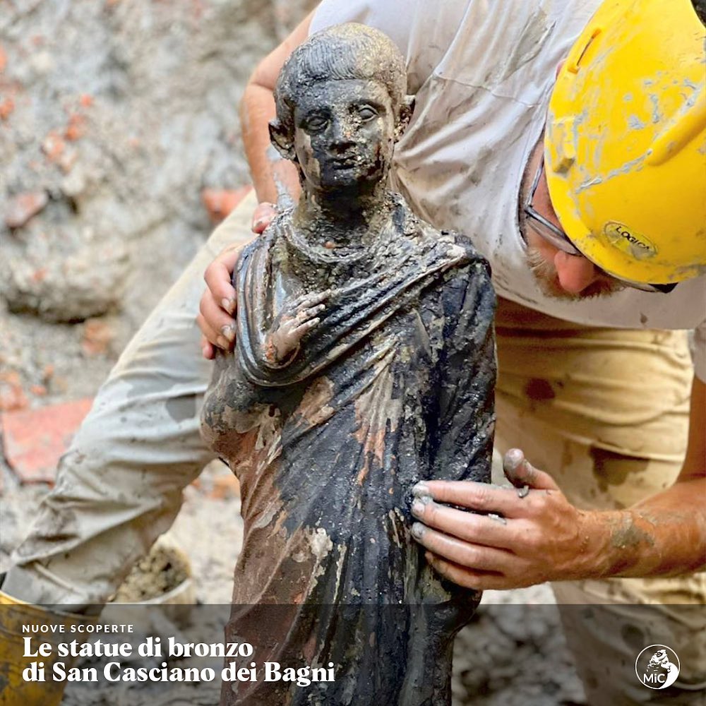 Uma das mais de 20 estátuas antigas encontradas em San Casciano dei Bagni, Toscana, Italia (foto: divulgação MiC)