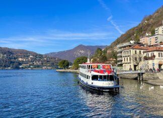 barco no lago de Como Italia