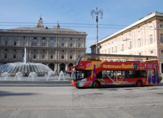 Ônibus turístico em Gênova hop-on hop-off