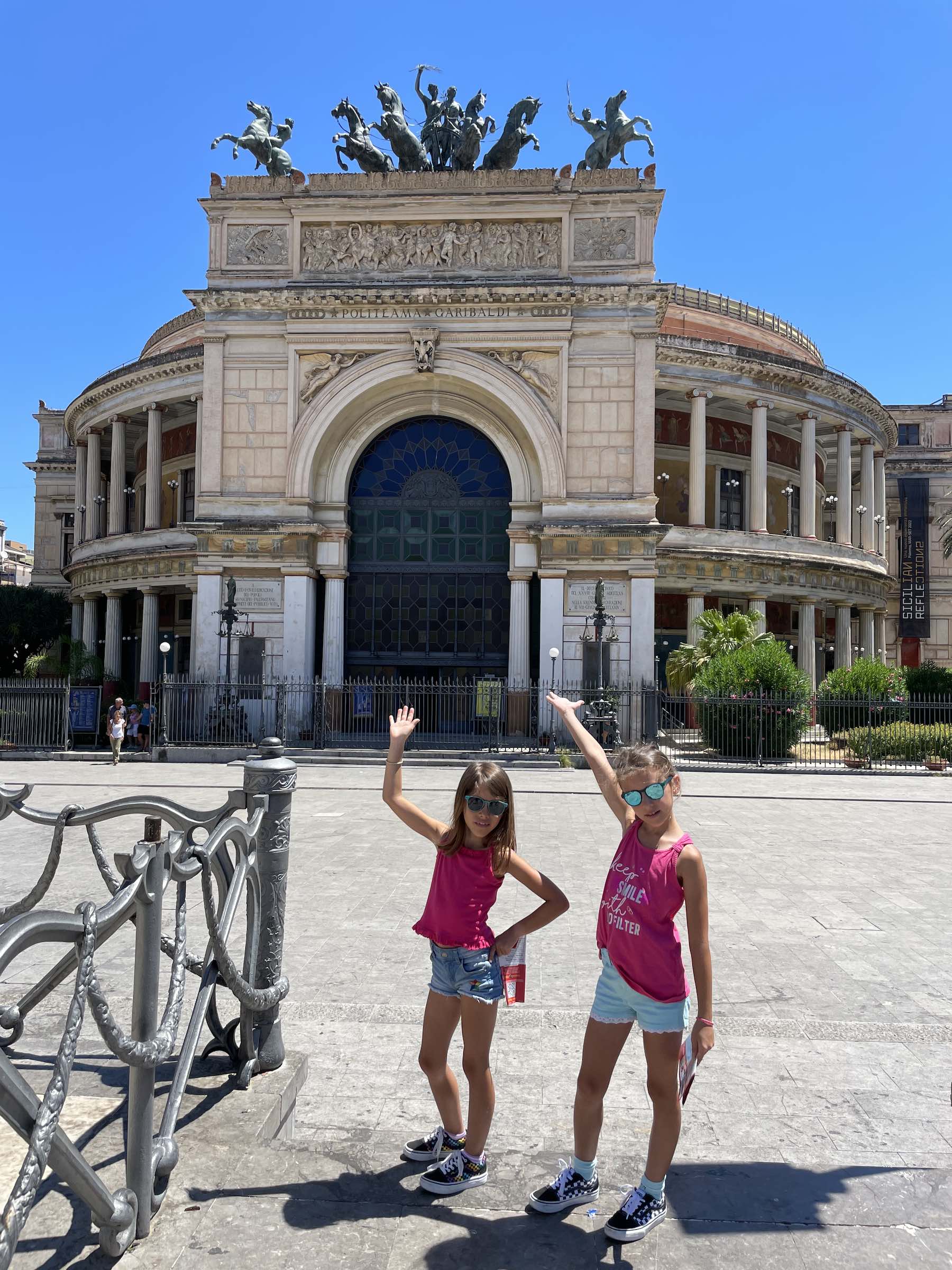 Fachada do Teatro Garibaldi em Palermo