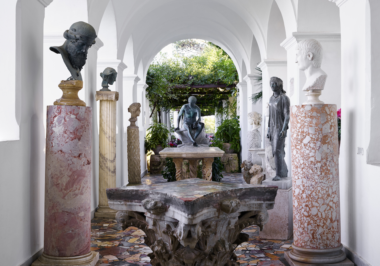 Esculturas na Villa San Michele em Anacapri, ilha de Capri, Italia