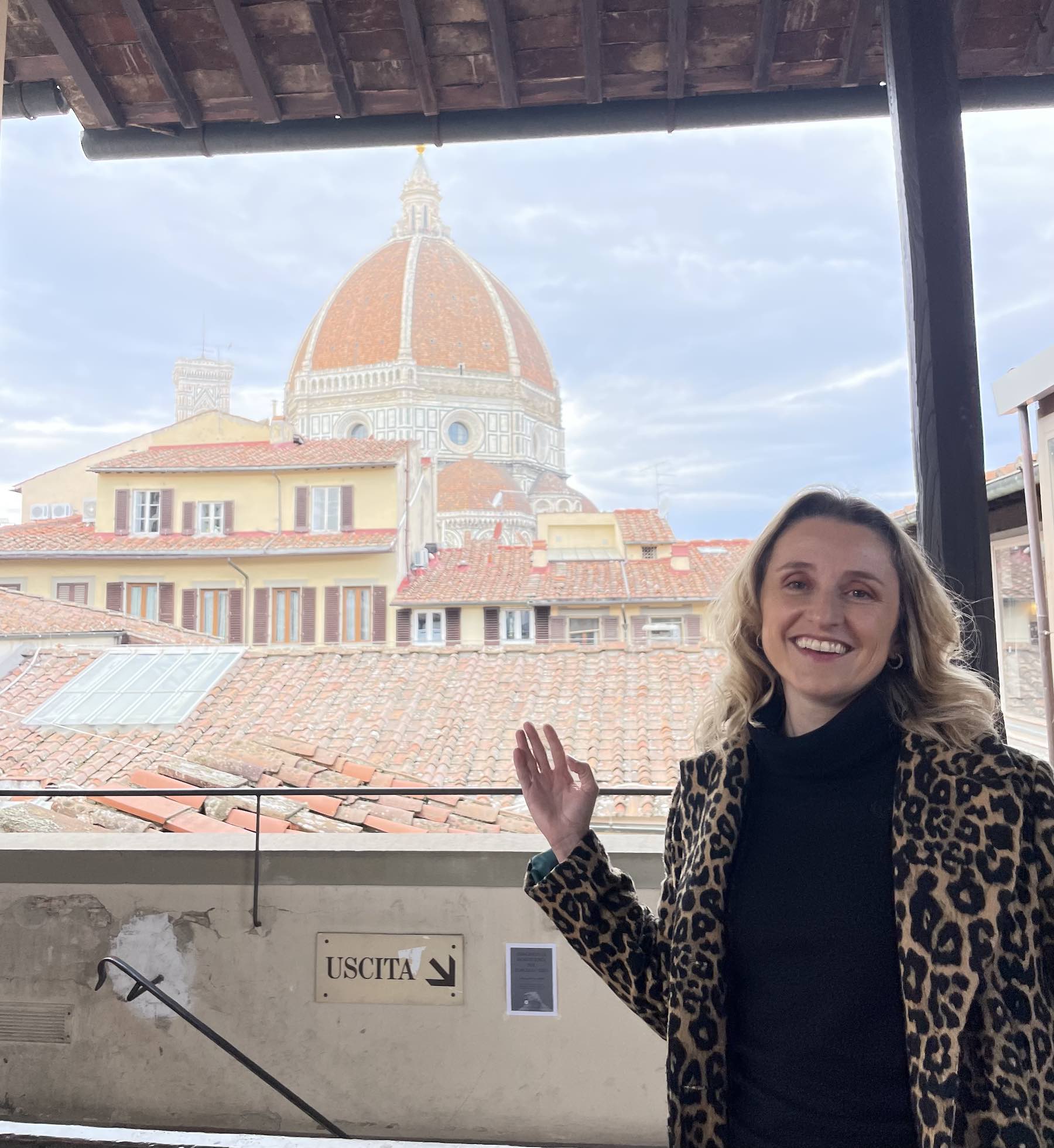 A BNB Greenfield possibilitará a criação de redes sociais descentralizadas: já pensou em como pode mudar a forma que compartilhamos nossas fotos de viagem (na foto: eu, Barbara Bueno, com a catedral de Florença no fundo)