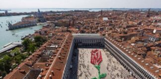 O ritual do "Bocolo" durante a Festa di San Marco em Veneza, no dia 25 de abril