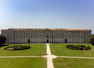 Reggia di Caserta nos arredores de Nápoles, Italia