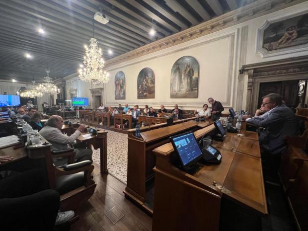 Conselho Comunal aprova o ingresso para entrar em Veneza a partir de 2024
