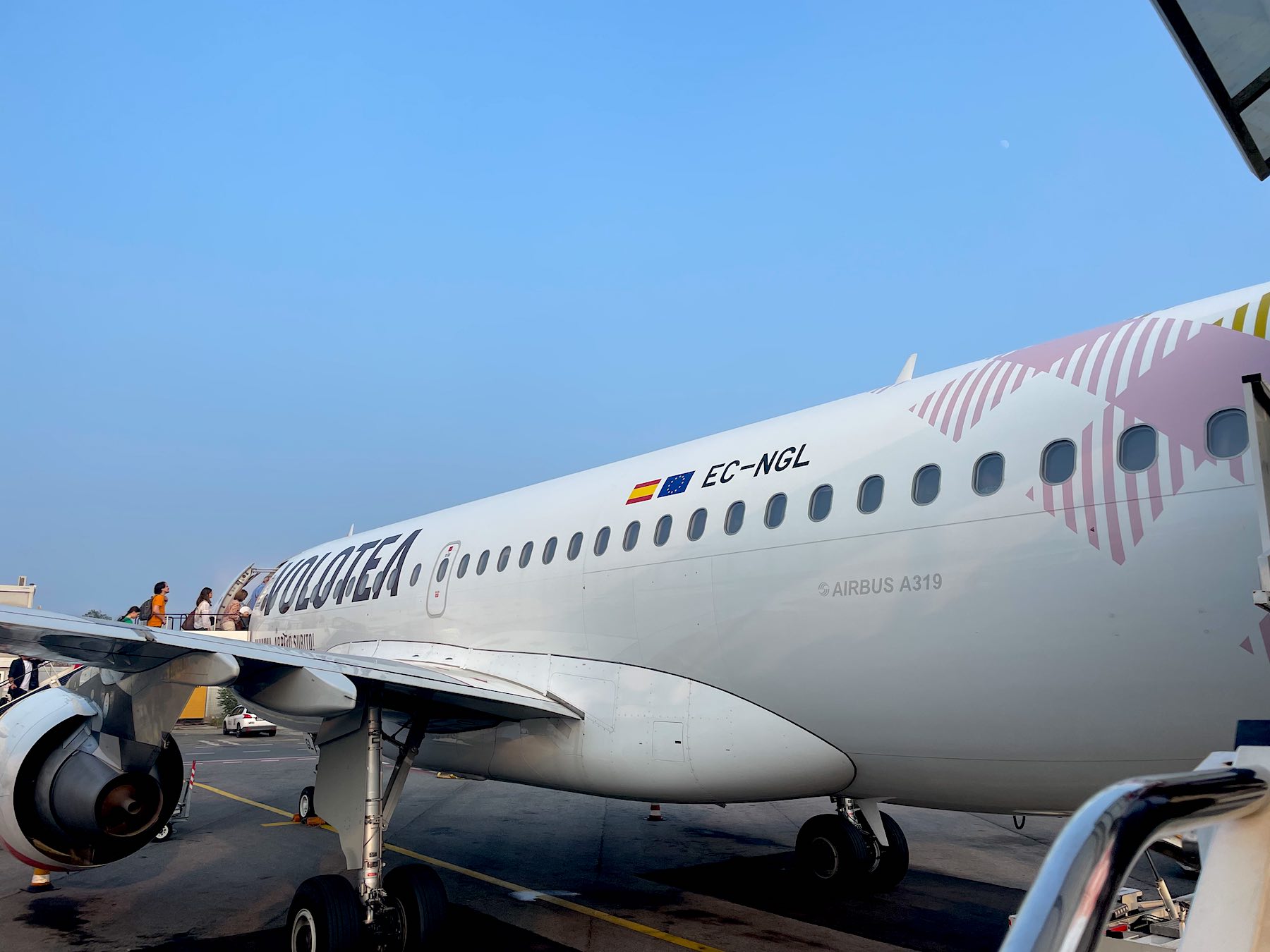Airbus A319 da Volotea usado na rota Florença - Palermo - foto de 28 de junho de 2023. Em 2024 anunciado novo voo direto de Florença a Praga em 2024