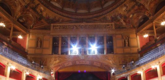 Concerto de Ano Novo em Palermo: Uma Noite de Strauss e Brahms no Politeama Garibaldi