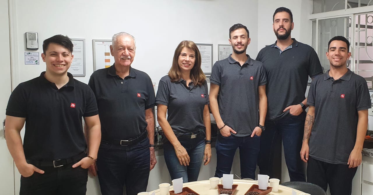 33° Prêmio Ernesto Illy de Qualidade Sustentável do Café -  Dr. Aldir Teixeira (CEO da Experimental Agrícola), Regina Teixeira (Diretora de Qualidade) e demais membros da Comissão Julgadora brasileira responsáveis pela seleção dos 40 finalistas