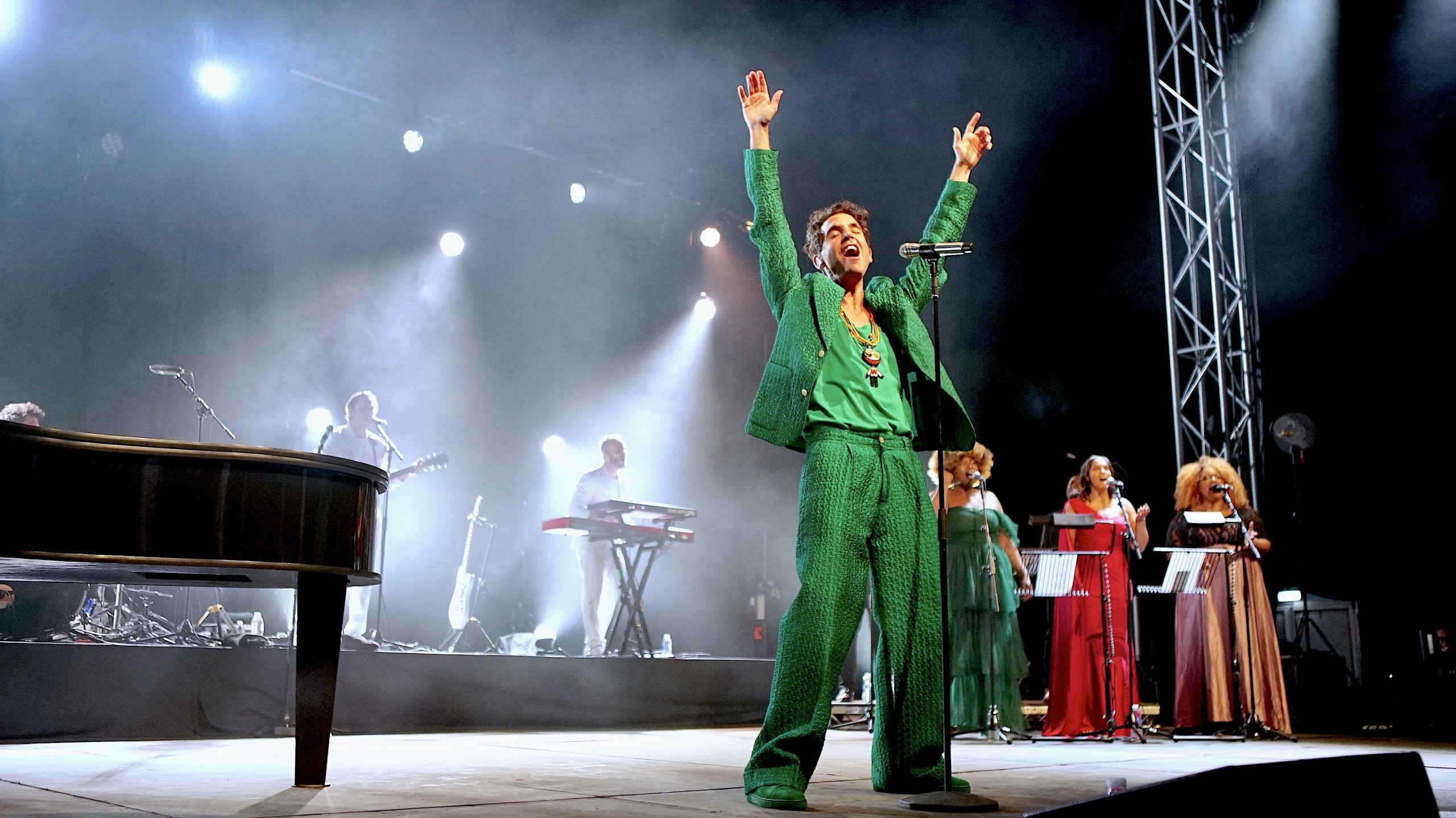 Confirmado show do Mika em 2024 no Lucca Summer Festival - foto de Mika em um show