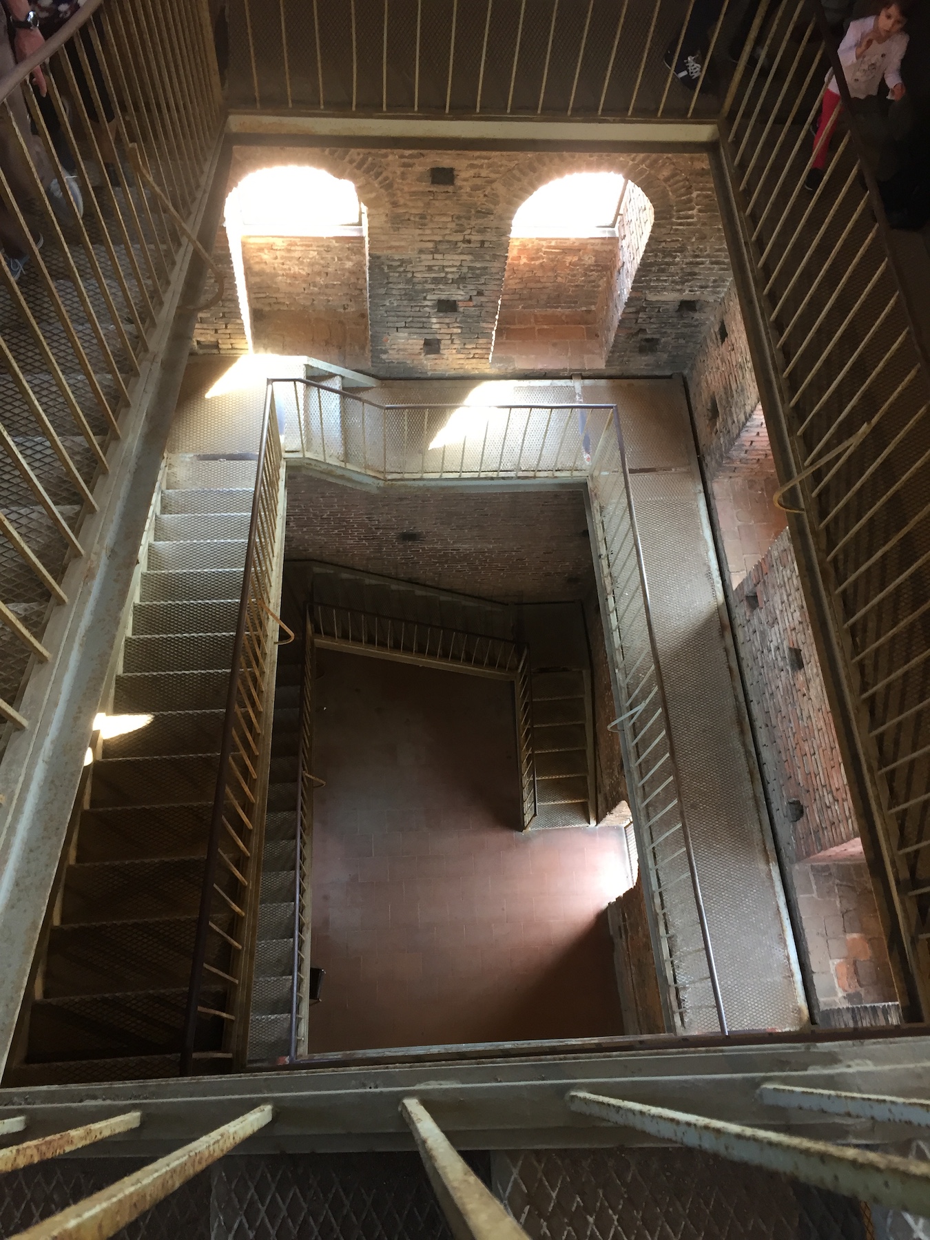 As escadarias da Torre Guinigi