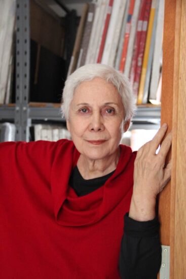 A brasileira Anna Maria Maiolino receberá o Leone d'Oro no dia 20 de abril de 2024 durante a cerimônia de premiação e inauguração da Bienal de Arte de Veneza 2024