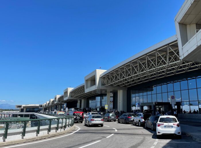 Aeroportos de Milão estão entre os melhores da Europa - na foto área de embarque do aeroporto Malpensa