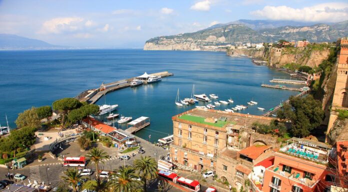 Como ir de Sorrento a Capri: as melhores opções de transporte e passeios