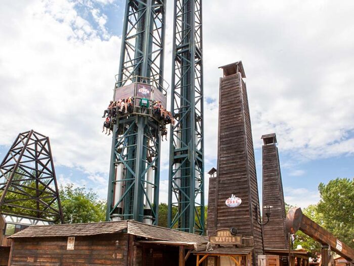 Parques de diversão na Itália: os maiores e melhores 25 Oil towers 1 Attractions Mirabilandia main