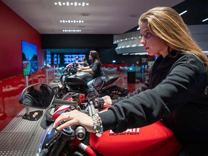 Parques de diversão na Itália: os maiores e melhores 22 Simulatori Attractions Mirabilandia main