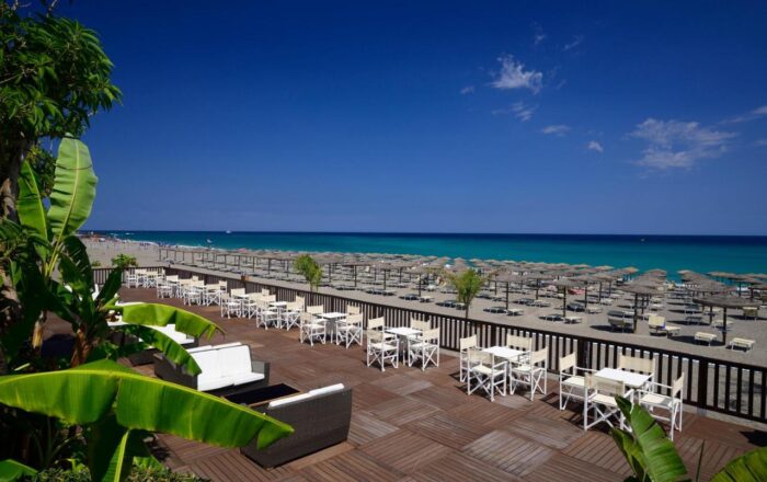 resort na piscina com praia particular e espreguiçadeiras incluídas - UNAHOTELS Naxos Beach Sicilia