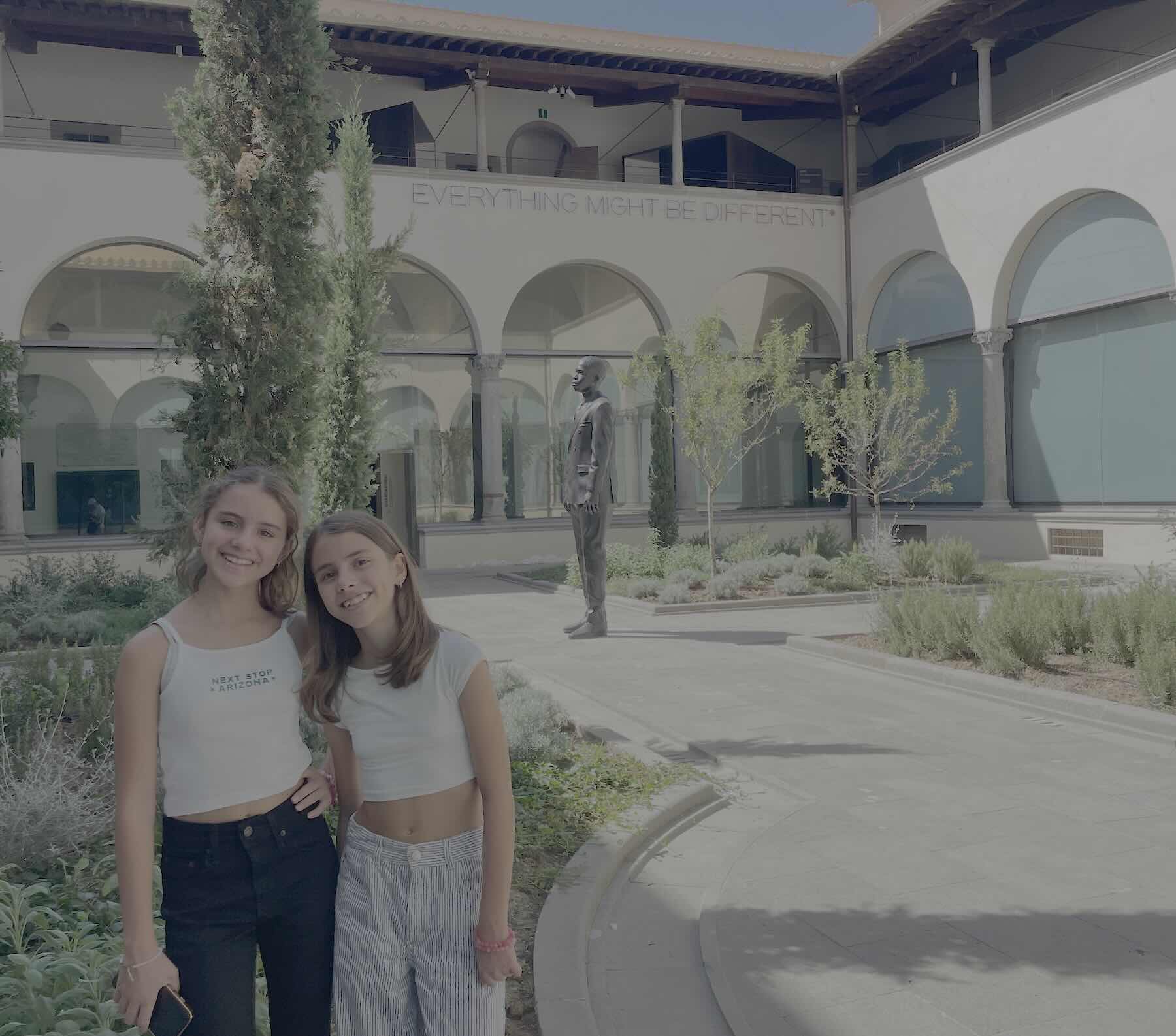 Museo del Novecento em Florença 2 Minhas filhas Gaia e Aurora visitando o Museo del Novecento no dia 7 de setembro de 2025