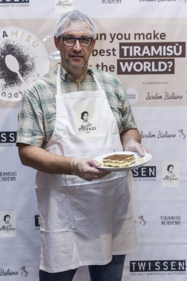 O paulistano Vanderlei Toniolo e sua criação de Tiramisù com sabores da Amazônia (foto: Massimo Failutti)