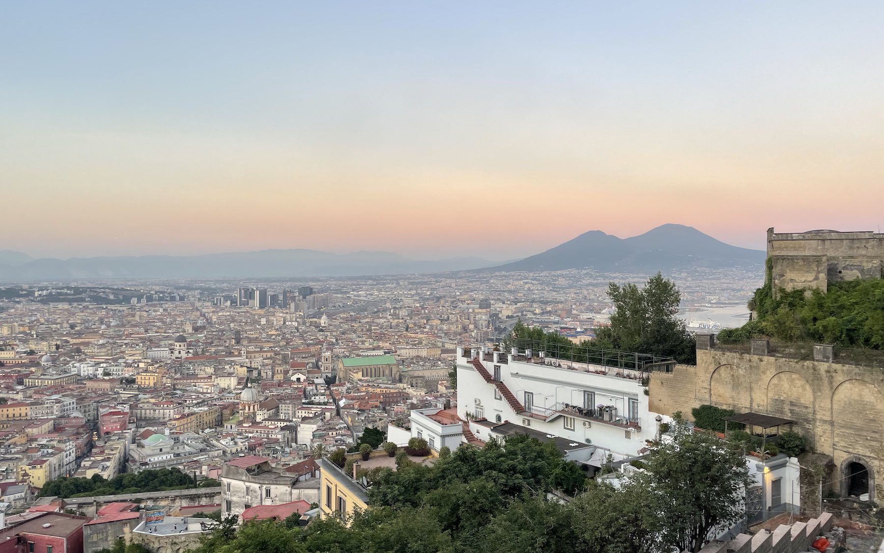 Vista panorâmica de Nápoles do mirante de San Martino