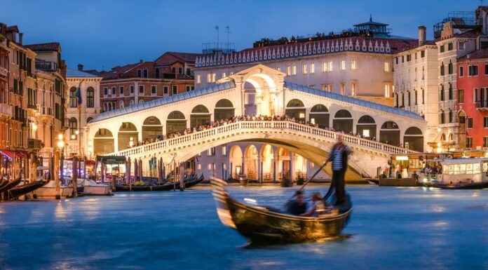 Grupos Turísticos em Veneza: O Que Você Precisa Saber Sobre a Nova Regulamentação Grupos Turísticos em Veneza: O Que Você Precisa Saber Sobre a Nova Regulamentação