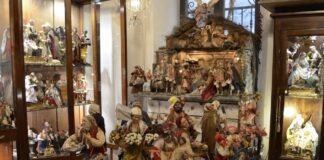 Algumas das estátuas preciosas criadas pela Bottega Ferrigno na rua dos Presépios em Nápoles (Via San Gregorio Armeno 8) / foto: divulgação